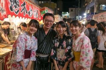 夏日狂歡啟幕！西苑飯店第18季啤酒節(jié)：精釀美食與彩燈的夜宴盛典