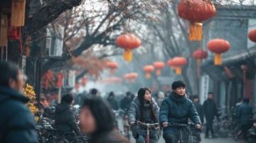 
千里歸鄉(xiāng)路：金華兒子春節(jié)遇堵，父母深夜守候盼團(tuán)圓
