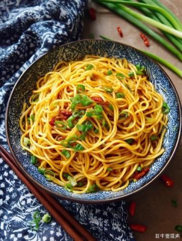 家常香濃烏冬面條食譜：簡(jiǎn)單易學(xué)，美味誘人