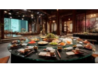 春節(jié)期間餐飲業(yè)暖心堅(jiān)守：湘菜館推出特色年夜飯撫慰人心