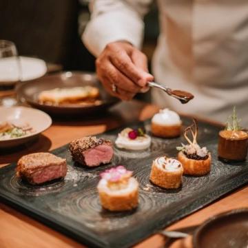 彝族美食大揭秘：燒烤、美酒與詩意菜單的味蕾之旅