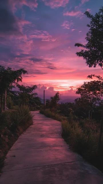 夕陽(yáng)下的嘎日迪湖:如詩(shī)如畫的自然美景