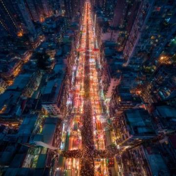 長(zhǎng)春桂林胡同美食街夜色中熱鬧非凡