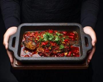 重慶魚火鍋加盟:八味鍋創(chuàng)新融合滋補藥材的獨特美食體驗