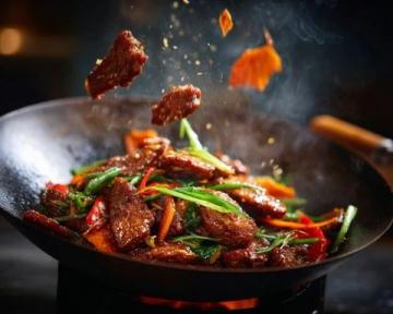 青椒炒肉：一碟鑊氣蒸騰的人間煙火, 滿足你的味覺記憶與情感共鳴