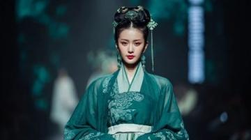 穿漢服品味湖湘特色美食