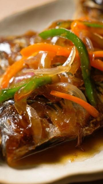 夏日微風(fēng)中的味蕾享受:寶應(yīng)六月鮮蟹黃魚頭煲