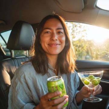 女子駕車遇查酒駕，吹氣后紅燈亮起竟是因吃荔枝！