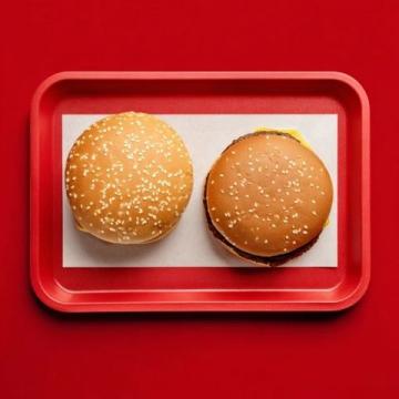 中西快餐文化對比：漢堡千變?nèi)f化，鍋包肉的傳統(tǒng)堅守
