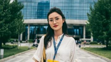 女兒一個(gè)很要好的湖北恩施的大學(xué)同學(xué)小辣去年就邀請(qǐng)我們一家暑假去湖北游玩