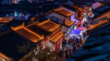 洛陽夜經(jīng)濟(jì)爆火！穿越時(shí)空的狂歡和神仙般的美食