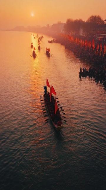 端午節(jié)正值仲夏，氣溫較高，人體的新陳代謝加快，容易出現(xiàn)燥熱、上火等癥狀