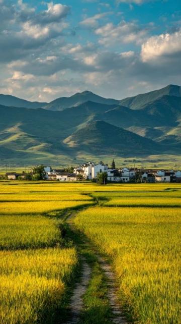 臺(tái)灣風(fēng)光旖旎，人文與美食獨(dú)具特色