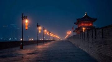 洛陽夜經(jīng)濟(jì)爆火！穿越時(shí)空的狂歡和神仙般的美食